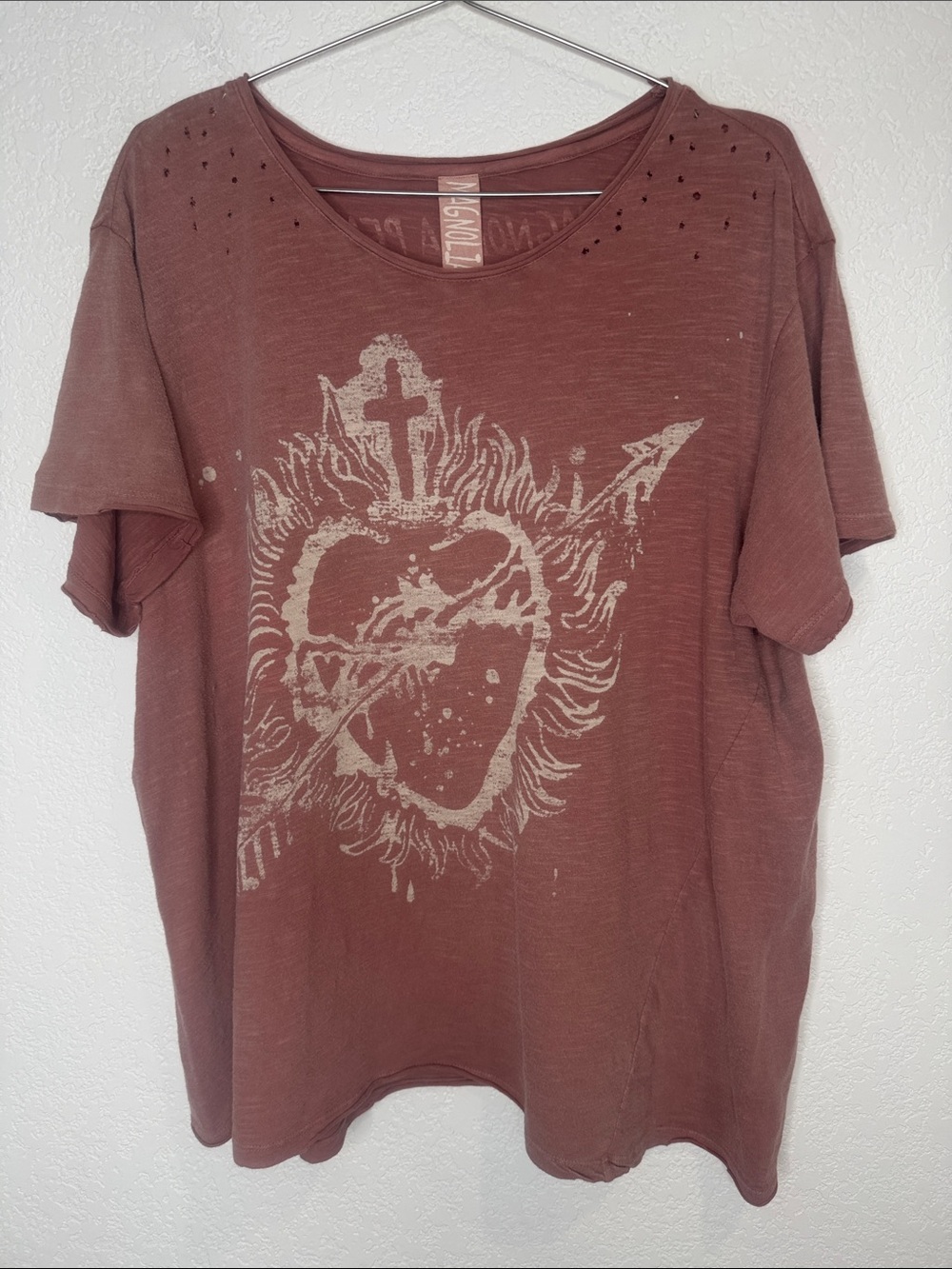 Magnolia Pearl Sovereign Heart 924 Bisou Dusty Rose Distressed Tee Shirt OS - Picture 2 of 11